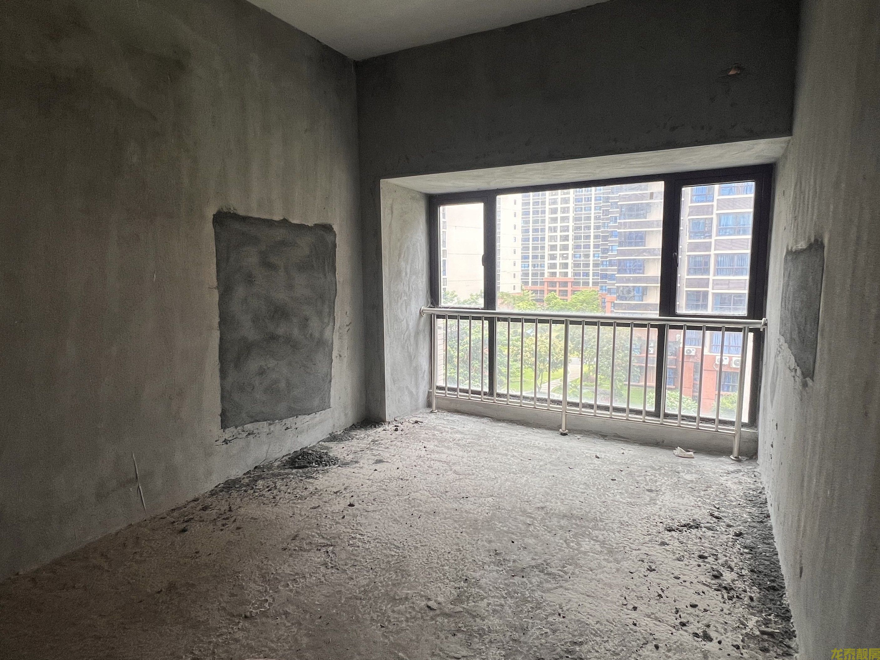 佰隆山河电梯靓层四房两厅两卫